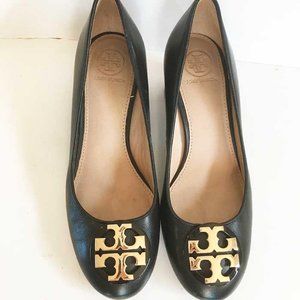 Tory Burch leather heels w logo plate 5.5